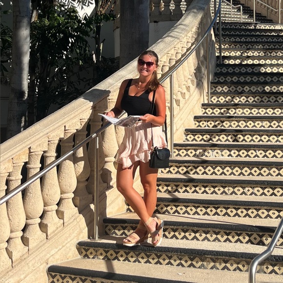 Get To Know Samantha ☀️ - Picture 4 of 8